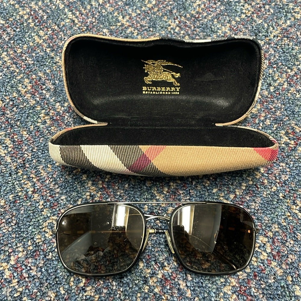 Preloved unisex Burberry Sunglasses w/case